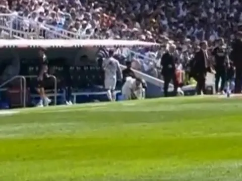 Asensio hành xử không thể tin với Ancelotti