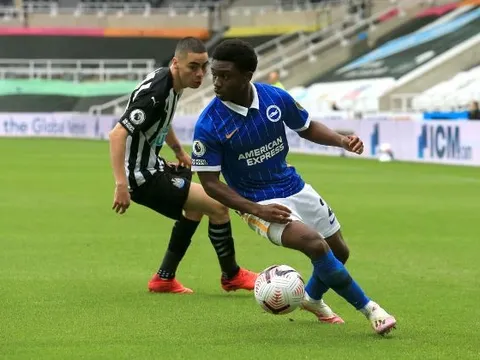 Ashley Cole: "Lampard đã bán đi hậu vệ rê bóng giỏi hơn Robertson và Alexander-Arnold"