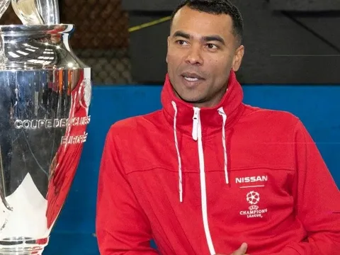 Ashley Cole thẳng thừng chê bai hậu vệ cánh của Tam Sư