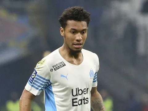 Atletico bỏ ký hàng hot châu Âu vì mặc quần đùi và đi chân không