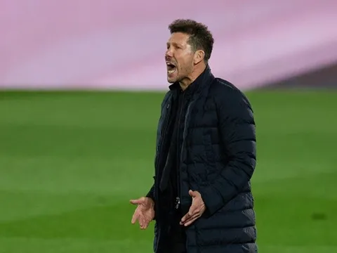 Atletico lại sảy chân, Simeone nhắc đến Real và Barca