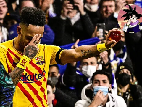Người hùng Aubameyang: Ông bố tâm lý và đam mê xe lập dị