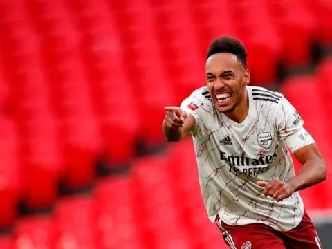 “Aubameyang đã từ chối 2 CLB để gia hạn với Arsenal”