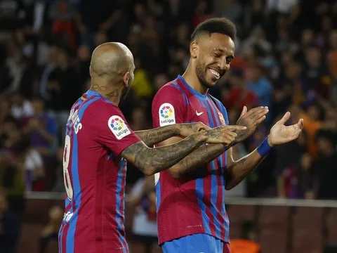 Aubameyang lập cú đúp trong trận thắng 3-1 của Barca