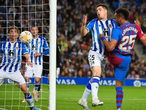 Aubameyang tỏa sáng giúp Barca trở lại vị trí thứ 2
