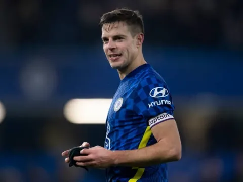 Azpilicueta phá vỡ im lặng về lệnh trừng phạt với Abramovich