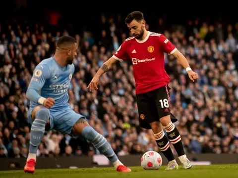 Bruno Fernandes chìm nghỉm trước De Bruyne
