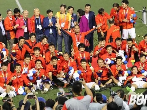 U22 Việt Nam vỡ oà, thực hiện 1 điều ý nghĩa trong giây phút đăng quang