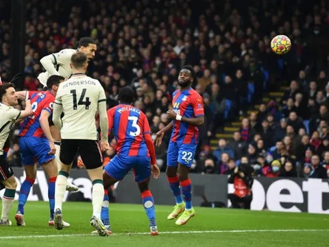 Bậc thầy kiến tạo, Liverpool vượt ải Palace