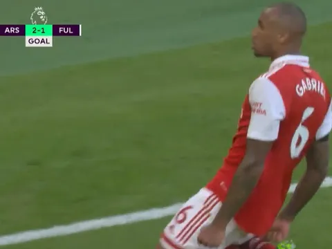 Sao Arsenal hóa người hùng và tội đồ