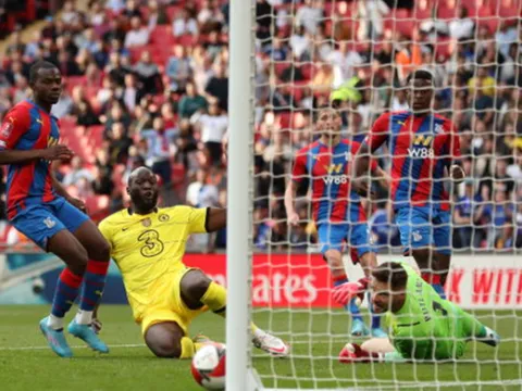 Lukaku khiến CĐV Chelsea dở khóc dở cười