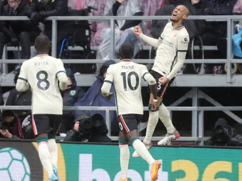 Fabinho tỏa sáng, Liverpool kém 9 điểm so với Man City