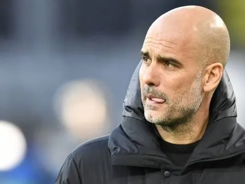 "Bại tướng" của M.U quyết giành "máy phối bóng" 15 triệu với Man City đến cùng