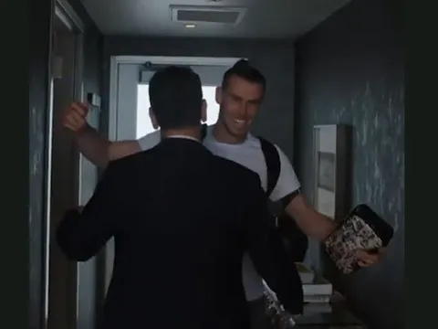 Bale rạng rỡ khi đặt chân đến Los Angeles