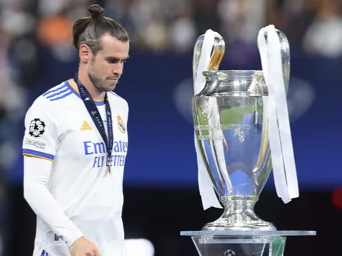 Bale xin được khoác áo kình địch của Real