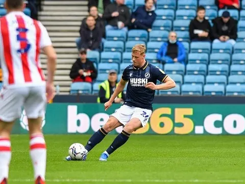 Arsenal 'trả ơn' Kompany bằng trung vệ tài năng