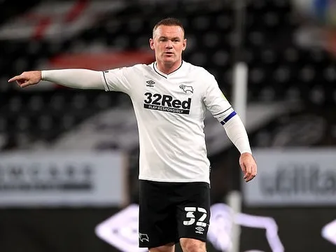 Bạn đến chơi nhà, Rooney bị bắt đi xét nghiệm virus corona