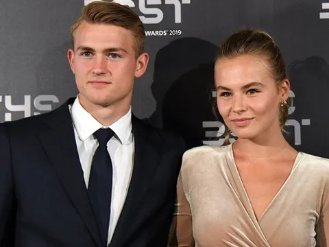 Bạn gái De Ligt đăng thông điệp khiến Juventus ấm lòng