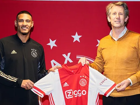 Bản hợp đồng kỷ lục của Van der Sar ghi 4 bàn trong trận ra mắt Champions League