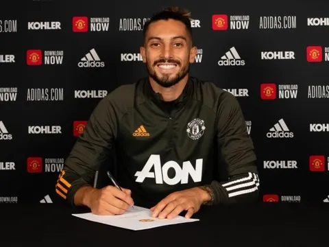 Bán mình cho Man United, tân binh đã gặp chủ tịch đòi ra đi