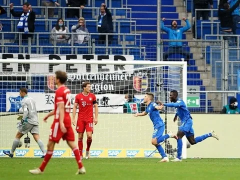 Đỉnh cao trong di chuyển, Bayern Munich bị đối thủ "đánh sập" hàng phòng ngự