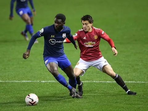 Bắn tốc độ và di chuyển khôn ngoan, "ngọc thô" đã "mở tài khoản" tại Man Utd