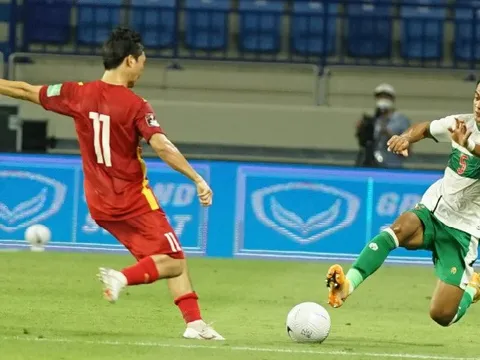 Báo Indo: "Tuấn Anh có thể bị gãy chân... "