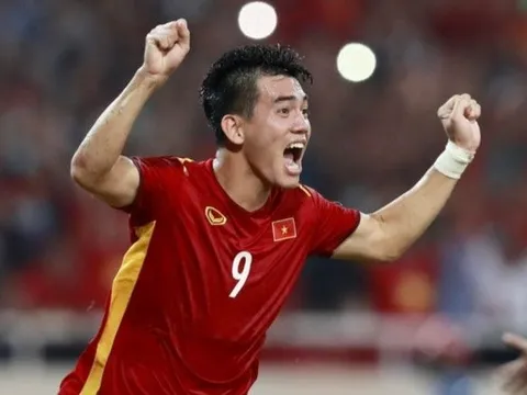 Báo Thái Lan: 'Cả nước rơi lệ'