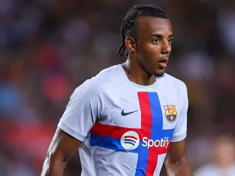 Barca đăng ký thành công Kounde