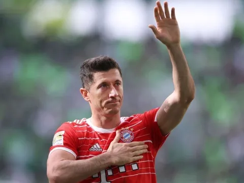 Barca lấy tiền đâu để mua Lewandowski?
