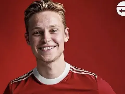 Barca mừng rỡ đề nghị của MU, chỉ chờ De Jong nữa là xong