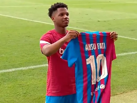 Barca muốn giữ chân người kế thừa Messi