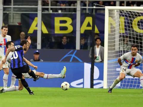Barca phơi áo trước Inter: Thủ kém, công cùn
