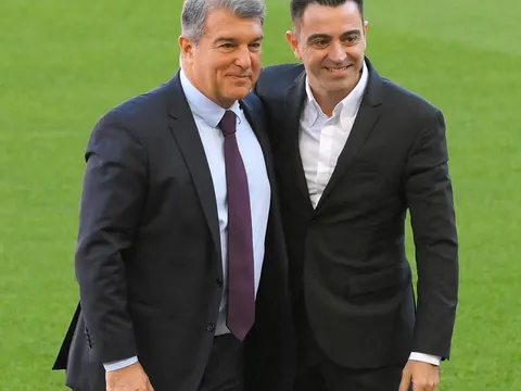 Barca sa sút, Laporta lên tiếng về tương lai Xavi
