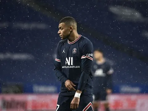 Barca theo đuổi Mbappe, Real có cần lo sợ?