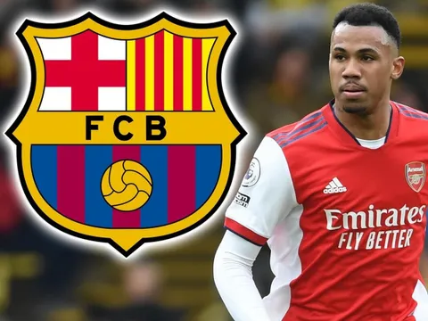 Barca từ bỏ trung vệ Arsenal vì 2 lý do