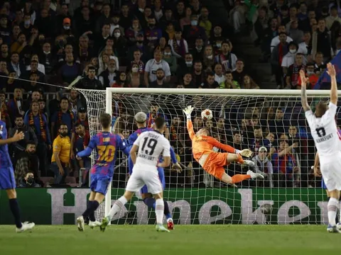 Barca vỡ Europa League: Nỗi ám ảnh của Xavi