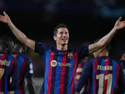 Barca đánh tennis; Tottenham 'bay' với bom tấn