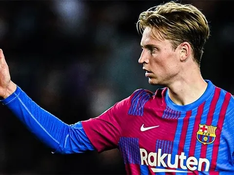 Barca yêu cầu sốc với De Jong