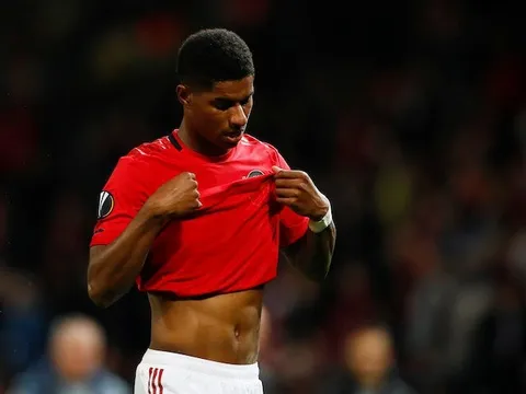 Barcelona săn tiền đạo, Man Utd và Liverpool cẩn trọng