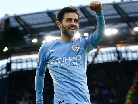 Barcelona và PSG tăm tia tiền vệ của Man City