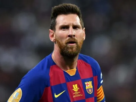 Messi 'bật' HLV, phòng thay đồ Barca đã rung chuyển