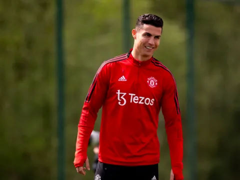 Ronaldo gây bất ngờ lớn trên sân tập Quỷ đỏ