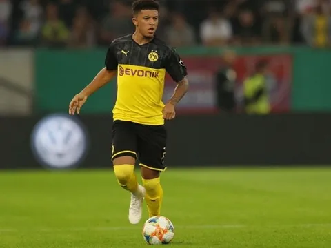 Bay bổng trong lời khen, HLV Dortmund cảnh tỉnh “khao khát 100 triệu” của MU