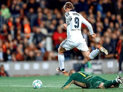 Ben Chilwell tái hiện pha làm bàn kinh điển của Fernando Torres, CĐV Chelsea mơ về chức vô địch