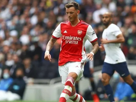 Neville giục Arsenal tăng cường 1 vị trí trong đội