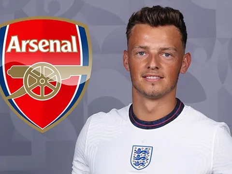 'Ben White rất thích hợp với Arsenal'