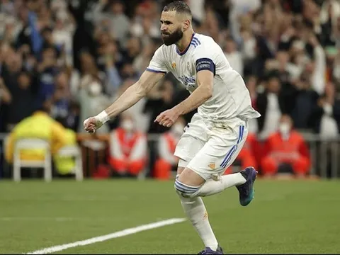 Wenger bất ngờ với "sát thủ nở muộn"