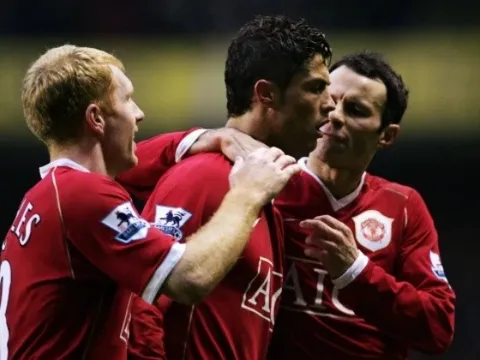 Berbatov tiết lộ 4 cục cưng được Sir Alex ưu ái
