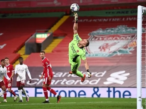 Bernd Leno hóa "người chim", Liverpool cũng "lực bất tòng tâm"